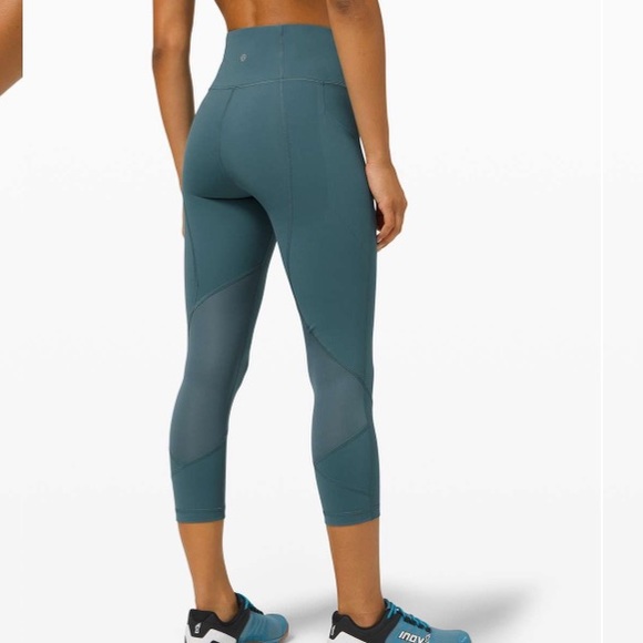 High Rise Pace Rival Crop - Picture 2 of 7